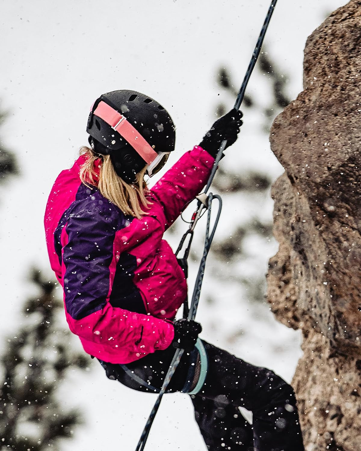 Outdoormaster Kelvin Unisex Ski Helmet - Versatile Snow Sports Helmet for Men, Women & Youth with Ventilation System