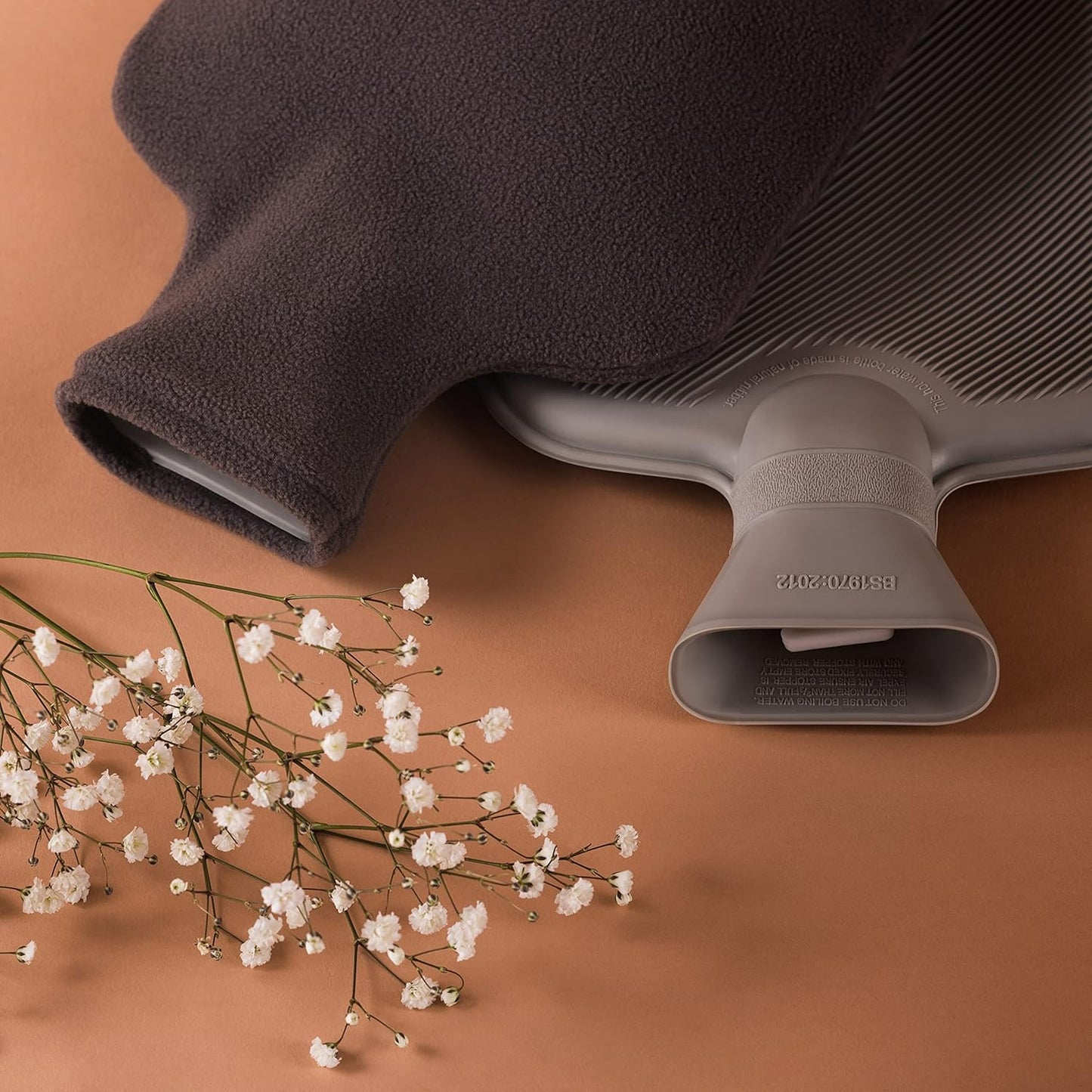 Blumtal Premium Wärmflasche Mit Bezug Aus Polar Fleece - Wärmeflasche Aus Naturkautschuk - Bettflasche Für Erwachsene - Hot Water Bag Luxus - Auslaufsichere Bettflasche - Weiche Bettflasche Grau