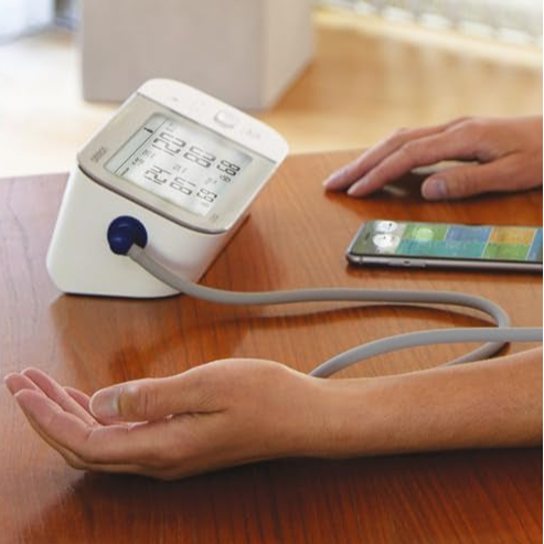 OMRON X7 Smart - Automatische Bovenarm-Bloeddrukmeter | Testwinnaar Stiftung Warentest 11/23 | Afib-detectie | Klinisch gevalideerd - Ook Voor Diabetici | Met Gratis Smartphone App | 22-42 Cm