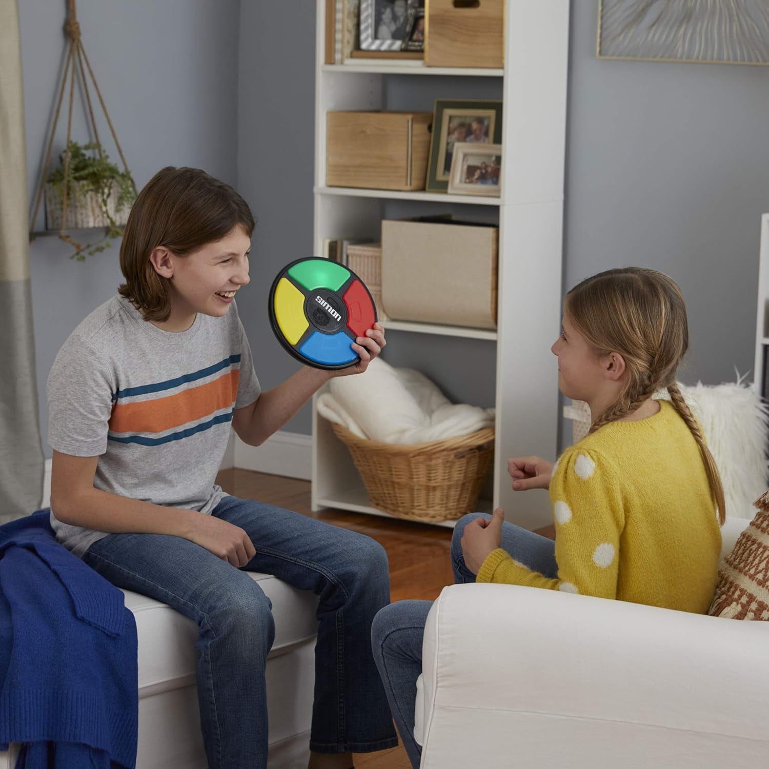 Hasbro Elektronisches Merkspiel für Kinder ab 8 Jahren – Spannendes Konzentrationsspiel mit Lichtern und Geräuschen für die ganze Familie zu Weihnachten