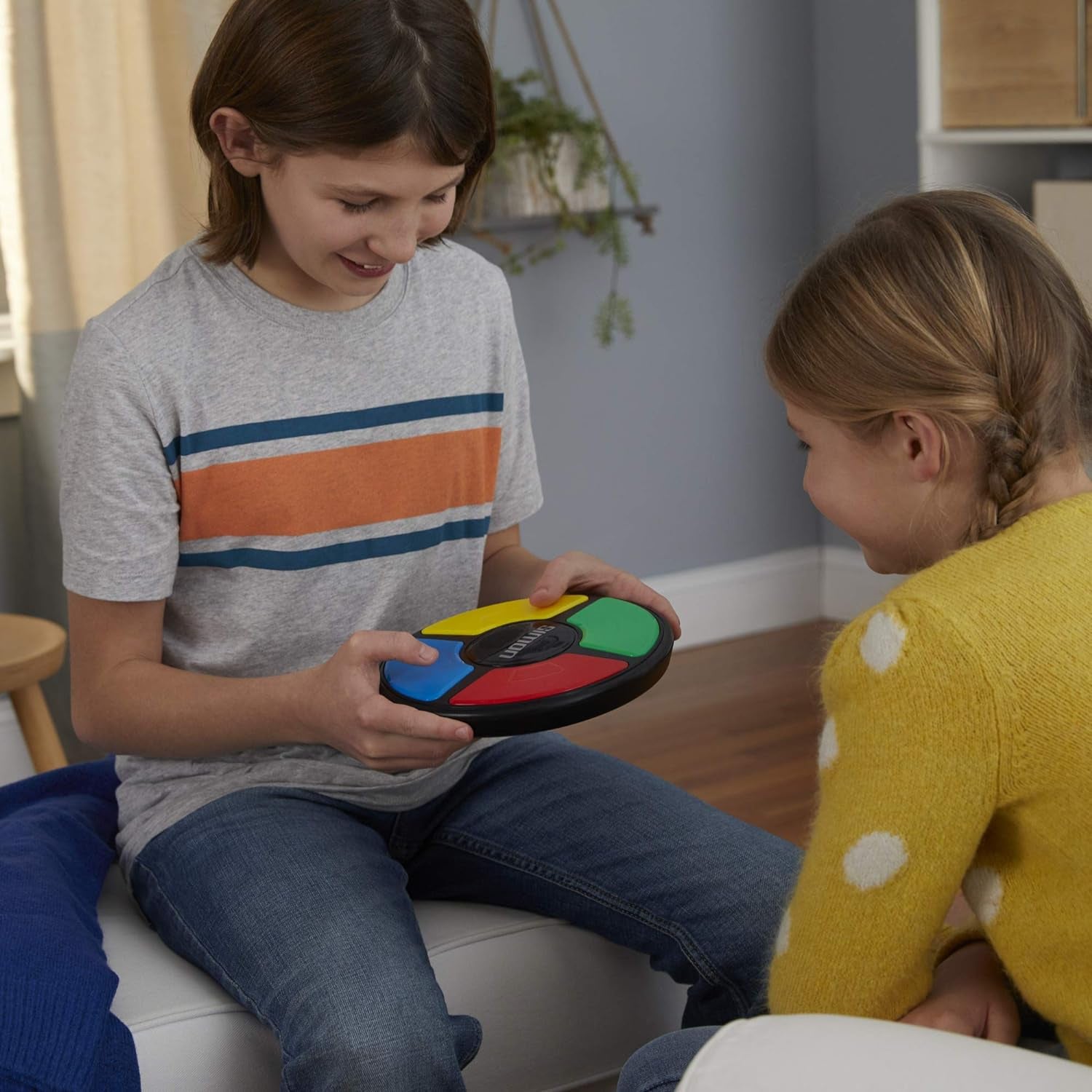 Hasbro Elektronisches Merkspiel für Kinder ab 8 Jahren – Spannendes Konzentrationsspiel mit Lichtern und Geräuschen für die ganze Familie zu Weihnachten