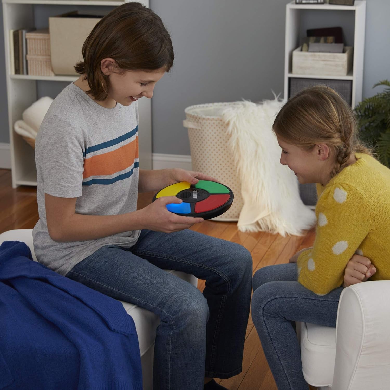 Hasbro Elektronisches Merkspiel für Kinder ab 8 Jahren – Spannendes Konzentrationsspiel mit Lichtern und Geräuschen für die ganze Familie zu Weihnachten