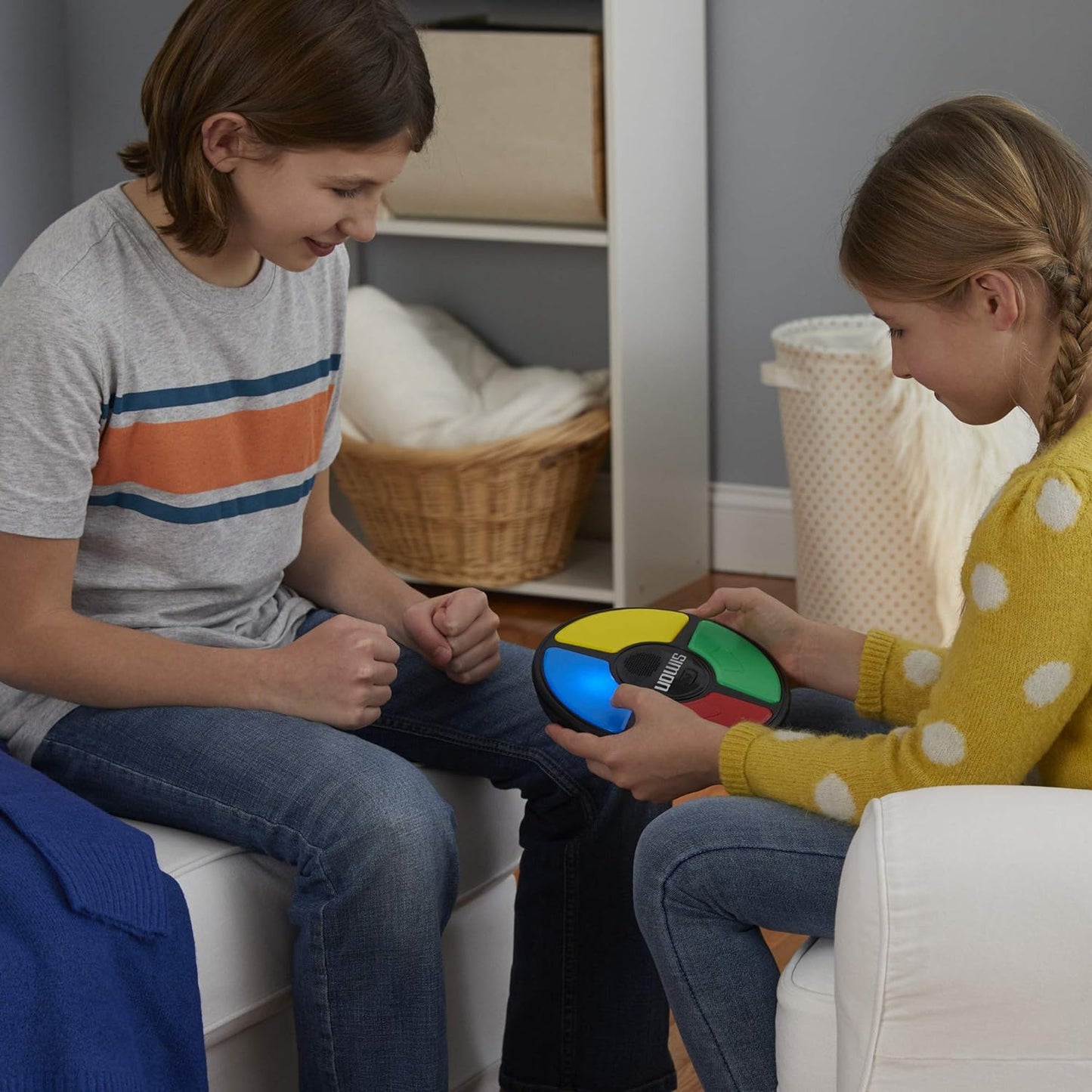 Hasbro Elektronisches Merkspiel für Kinder ab 8 Jahren – Spannendes Konzentrationsspiel mit Lichtern und Geräuschen für die ganze Familie zu Weihnachten