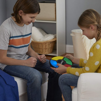 Hasbro Elektronisches Merkspiel für Kinder ab 8 Jahren – Spannendes Konzentrationsspiel mit Lichtern und Geräuschen für die ganze Familie zu Weihnachten