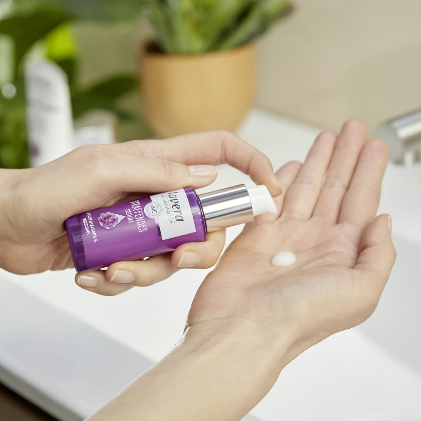 Lavera Straffendes Serum - Vegan - Naturkosmetik - 3-Fach-Hyaluron & Und Dem Power-Wirkstoff Bakuchiol - Ohne Nanopartikel - Ohne Alkohol - Feuchtigkeit Und Pflege - 30 Ml (1 Stück)