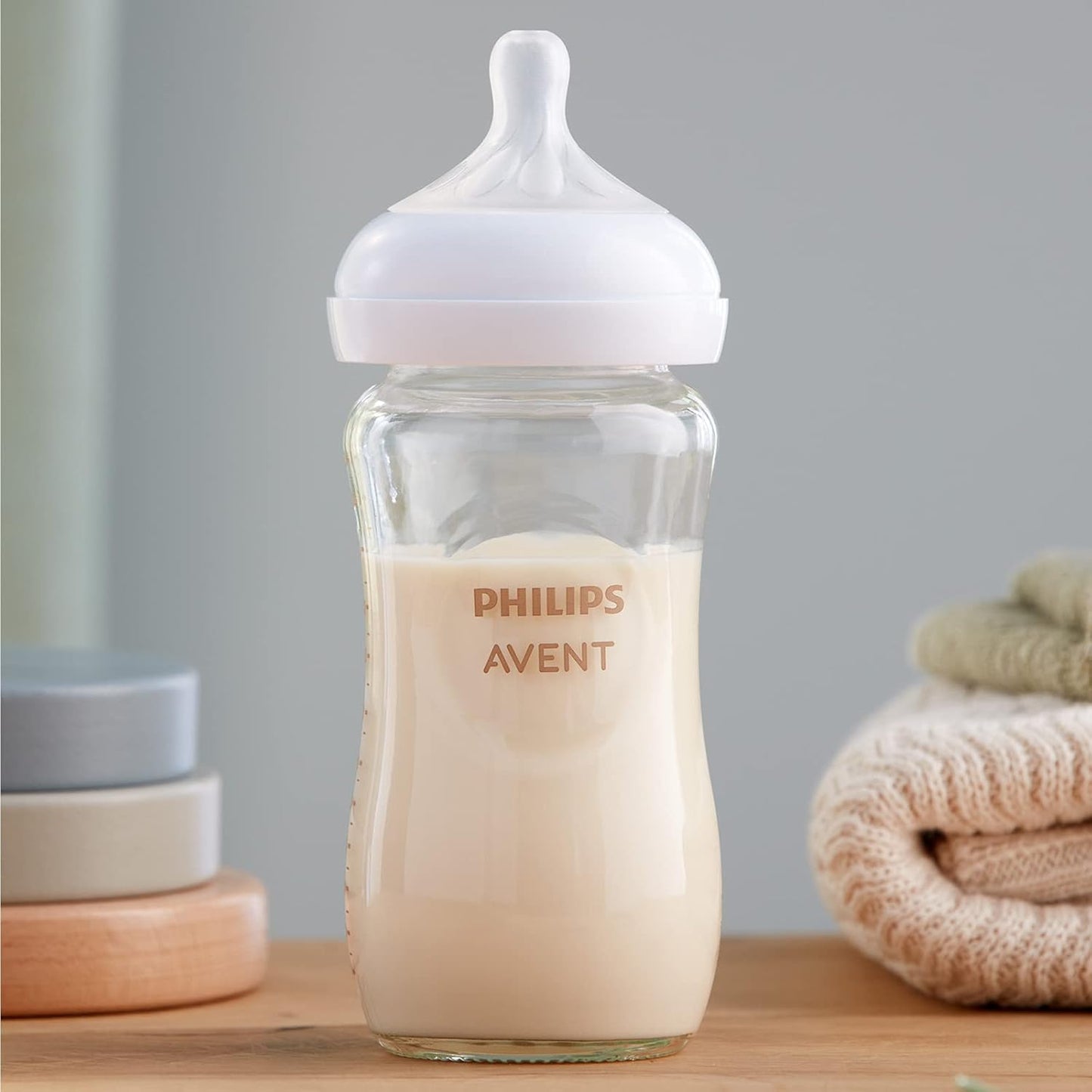 Philips Avent Babyflaschen Aus Glas, Geschenkset Für Neugeborene – 3 Babyflaschen Natural Response, Ultra Soft Schnuller, Für Babys Von 0–6 Monaten Und Älter (Modell SCD878/11)